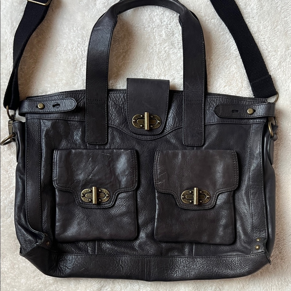 Tarnish Black Leather Messenger Bag